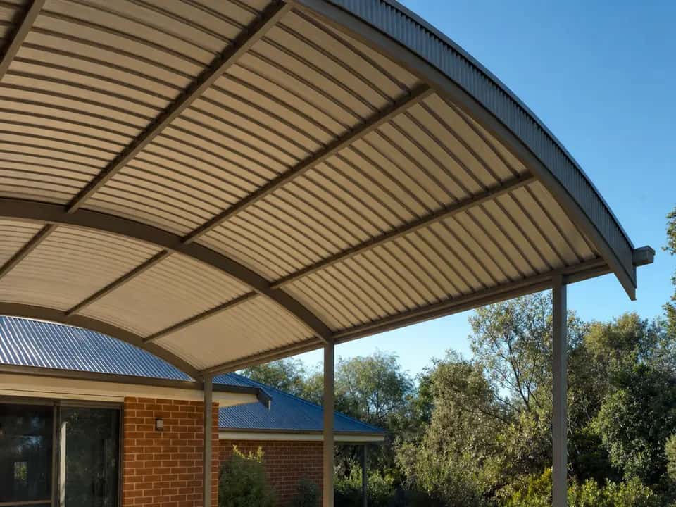 Curved roof sheets resting on the curved steel beam of a dome patio